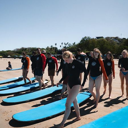 Hotel Iguana Surf Camp Tamarindo Esterno foto