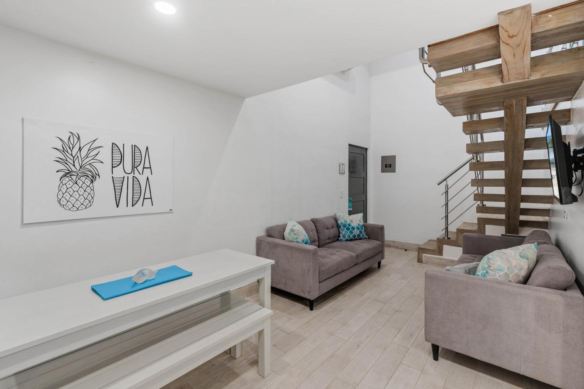 Hotel Iguana Surf Camp Tamarindo Esterno foto