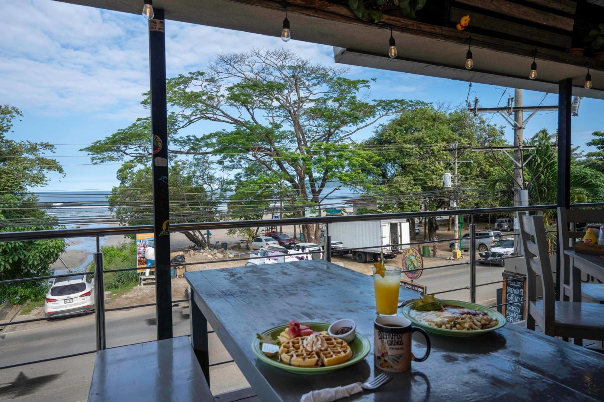 Hotel Iguana Surf Camp Tamarindo Esterno foto