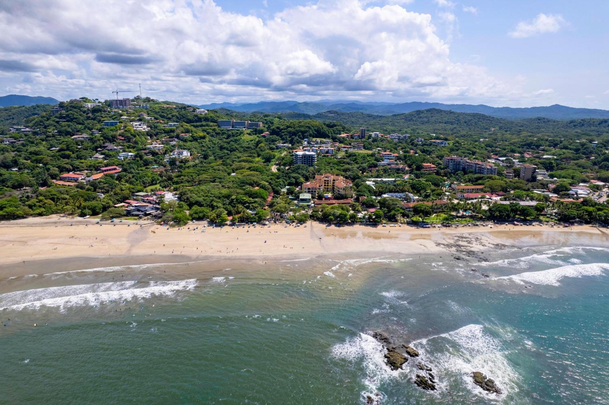Hotel Iguana Surf Camp Tamarindo Esterno foto